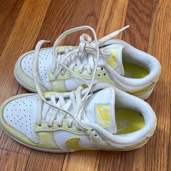 WMNS DUNK LOW OG 'YELLOW STRIKE' - Picture 1 of 4